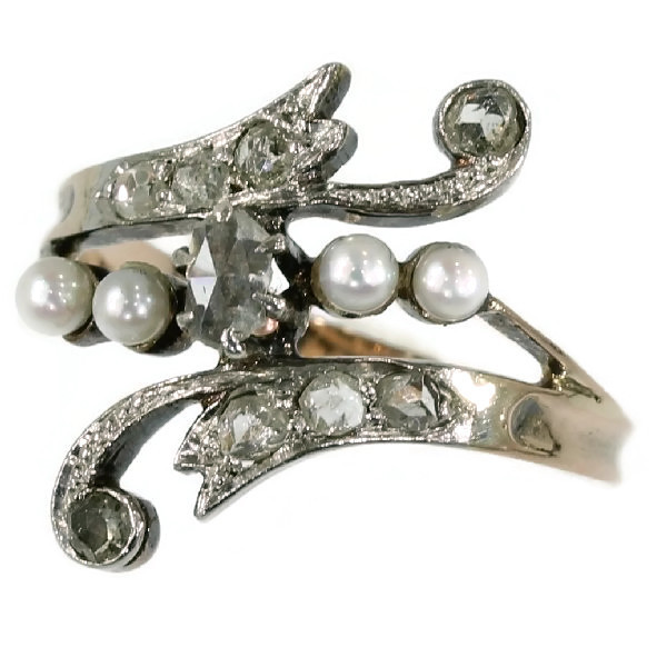Decorative antique ring with rose cut diamonds and pearls